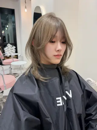 ミディアム RiA/レイヤーカッ ト/ハッシュカットのヘアスタイル