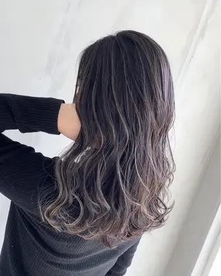 セミロング カラー リサ tonieのヘアスタイル