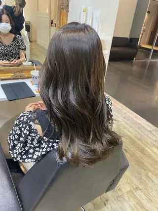 セミロング カラー Ashanti 磯崎のヘアスタイル