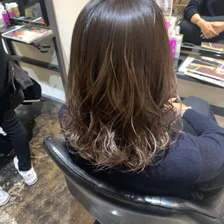 ミディアム カラー UMEDA FIGAROのヘアスタイル