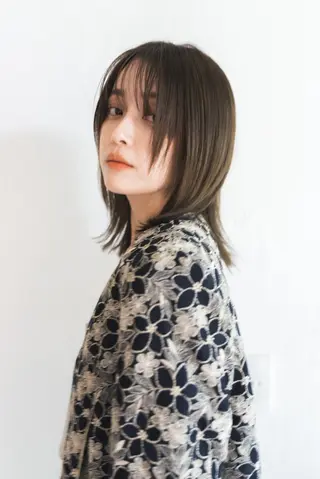 ミディアム コテ巻き/パーマ/艶 透明感/荻原凜太郎のヘアスタイル
