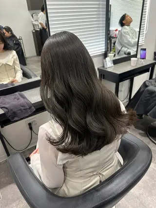 カラー ブリーチ縮毛矯正加藤 赤み無し透明感ヘアのヘアスタイル
