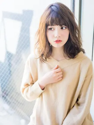 ミディアム おしゃれ染めで白髪を 染める/山口玲緒奈のヘアスタイル