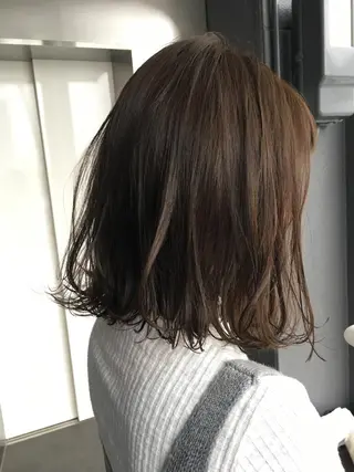 ミディアム 俵 知広のヘアスタイル