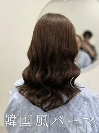 セミロング 波巻きウェーブ 韓国風パーマ 纐纈のヘアスタイル