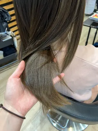 カラー 早川 真幸のヘアスタイル