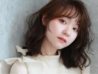 ミディアム パーマ 佐藤 琴美のヘアスタイル