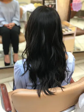 セミロング カラー Minami .のヘアスタイル