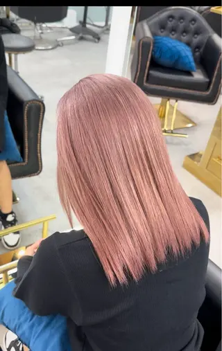 ミディアム 韓国風 白髪ぼかし NAOTOのヘアスタイル