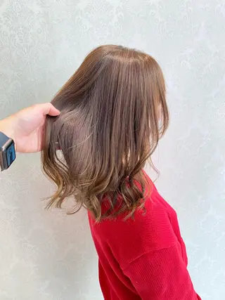 セミロング カラー デザインカラー✨新倉 佑奈のヘアスタイル