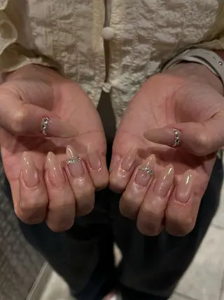 ネイル 𝘙𝘪𝘰𝘯𝘢 ...🕯🤍のネイルデザイン