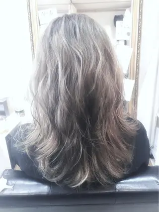 セミロング カラー AnFye cinq milleのヘアスタイル