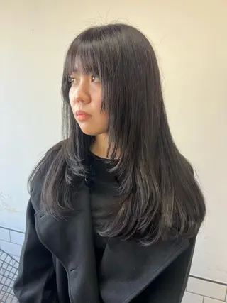 ロング 奥田 葵のヘアスタイル