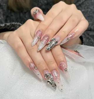 ロング カラー ニュ クインのネイルデザイン