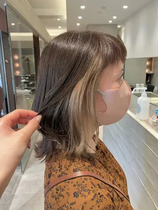ミディアム カラー サキ🤍ハイトーン 🩰くびれ巻きヘアのヘアスタイル