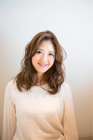 ミディアム セミロング ロング カラー パーマ 横手 愛美のヘアスタイル