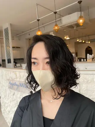 ミディアム パーマ 饒平名 知也のヘアスタイル