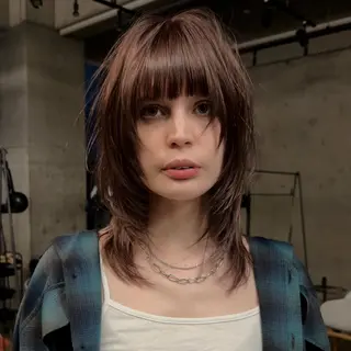 セミロング カラー ウルフ/レイヤー/ ブリーチカラーのヘアスタイル