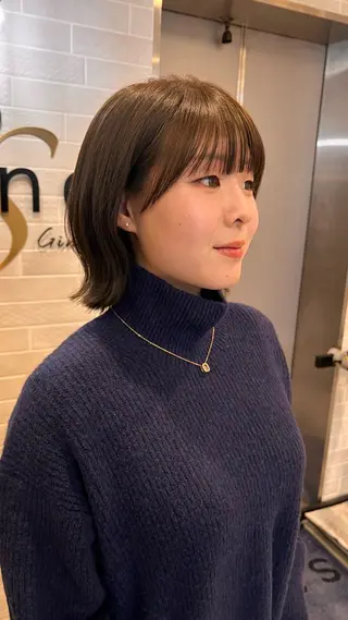 ミディアム レイヤー・カット モデル・透明感カラーのヘアスタイル
