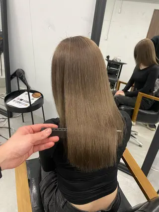 セミロング カラー マツダ レンのヘアスタイル