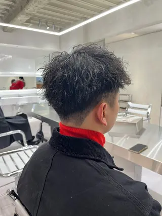 ショート パーマ メンズ ⚡メンズパーマフ ェードカットTomyのヘアスタイル