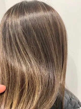 セミロング 🔆艶髪トレンドヘア YUZU🪸のヘアスタイル