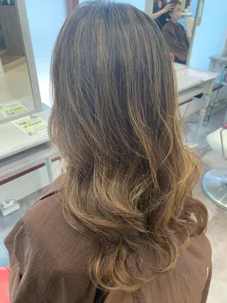 ロング EARTH 福岡天神赤坂店のヘアスタイル