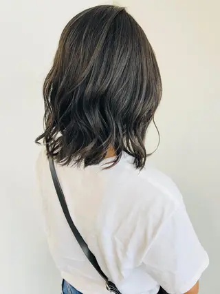 ミディアム カラー 日高 香織のヘアスタイル