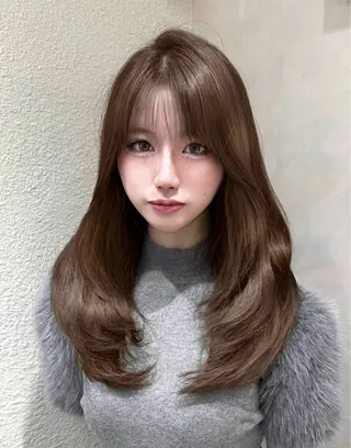 セミロング 𝑴𝑰𝒀𝑼🩰 /透明感カラー/青山のヘアスタイル