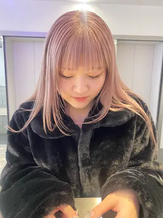 セミロング カラー ヘアアレンジ 🎨ハイトーン/ 切りっぱなし みつきのヘアスタイル