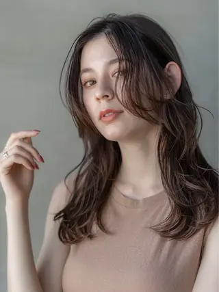 セミロング レイヤー似合わせ 透明感カラーりきやのヘアスタイル