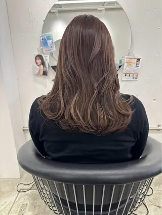 セミロング カラー 砂川 冬羽のヘアスタイル