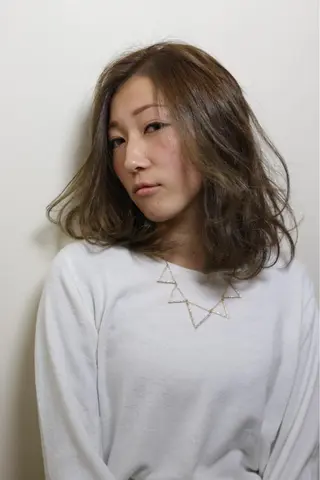 ミディアム セミロング カラー パーマ ヘアアレンジ タジマ ヤスヒサのヘアスタイル