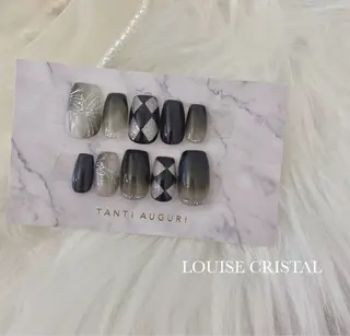 ネイル LOUISE CRYSTALのネイルデザイン