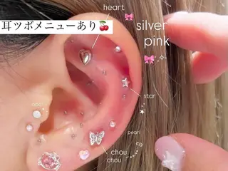 Shis_🦄shi 韓国風キラキラネイルのネイルデザイン