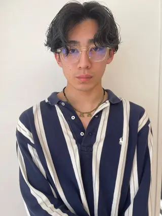 ショート メンズ 💓パーマ，💗 レイヤーカットのヘアスタイル