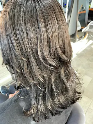 カラー lanugo 越打　優のヘアスタイル