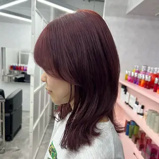 ミディアム 岸下 理緒のヘアスタイル