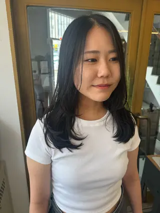 ミディアム 松谷 美和のヘアスタイル