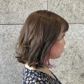 ミディアム カラー カトウ ユウカのヘアスタイル