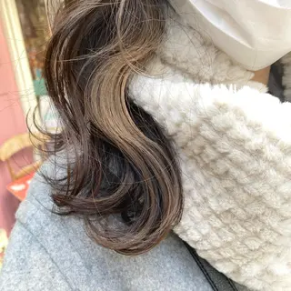 ミディアム カラー BRITS 渡辺 菜々子のヘアスタイル
