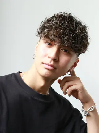 ショート カラー パーマ メンズ フェード/海外パーマ 中垣遼のヘアスタイル