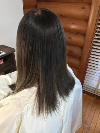 ミディアム カラー fondue.所属・河野 直哉のヘアスタイル