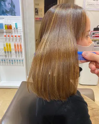 セミロング パーマ 韓国🇰🇷レイヤー カットオリーブカラーのヘアスタイル