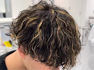 パーマ メンズ 佐々木 輝のヘアスタイル
