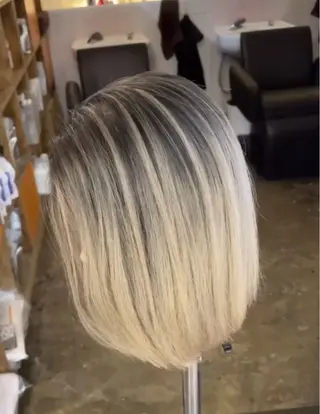 カラー RINA ブリーチ / 海外レイヤーのヘアスタイル