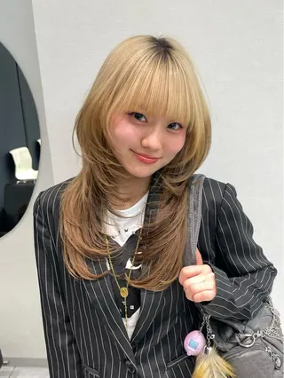 ロング ハイトーン/レイヤ ーTENSHOのヘアスタイル