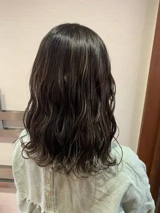 ミディアム カラー 蓮見  友里のヘアスタイル