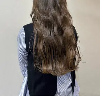 ロング 川筋 桃果のヘアスタイル
