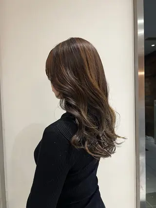 カラー hiyori /ハイトーンカラーのヘアスタイル